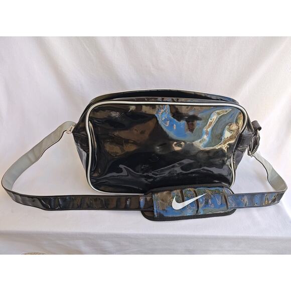 Vintage Nike Patent Leather‎ Look Black Silver Messenger Gym Soccer Shoulder Bag - Picture 15 of 16